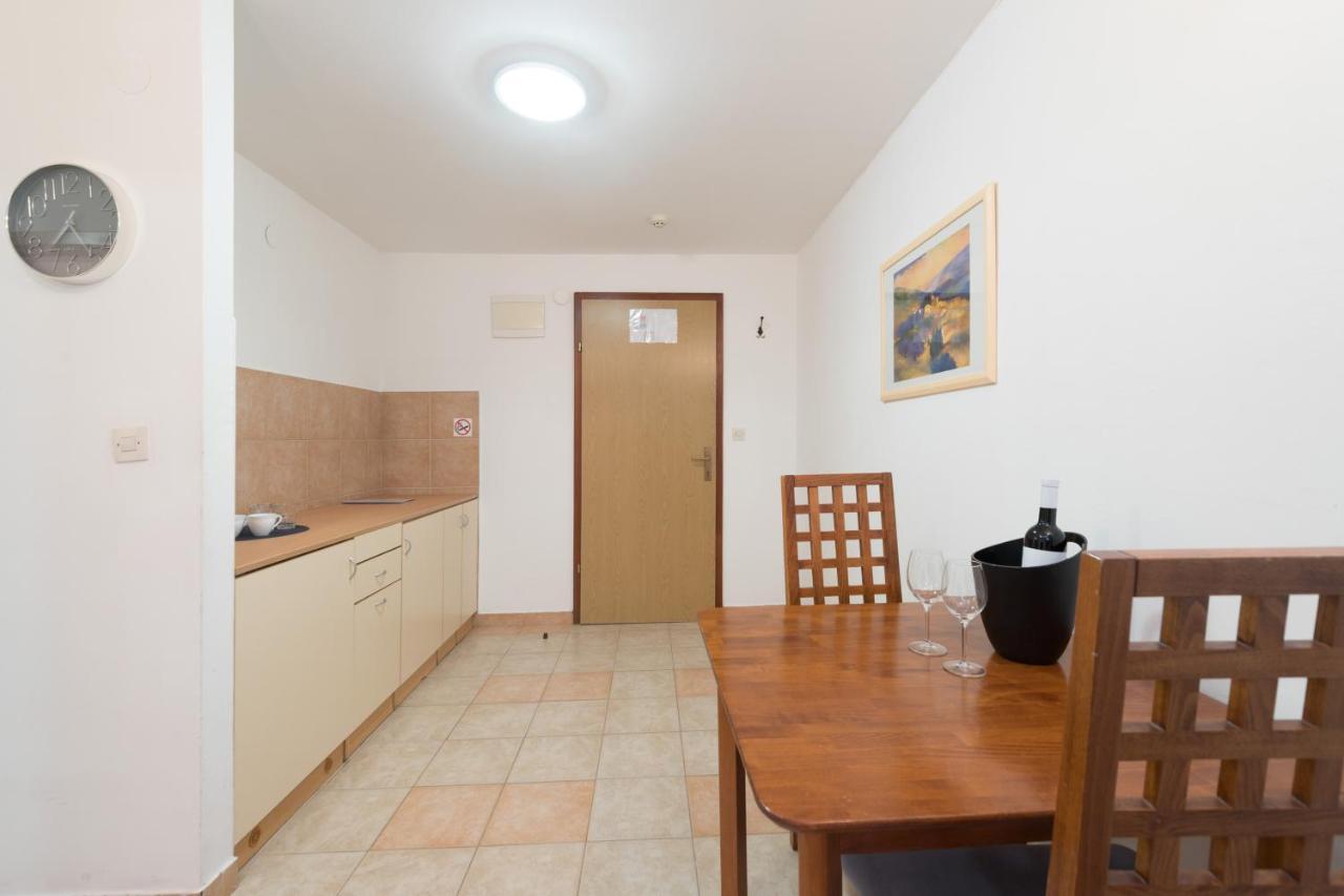 Hotel Rooms Roccia Novigrad  Eksteriør billede